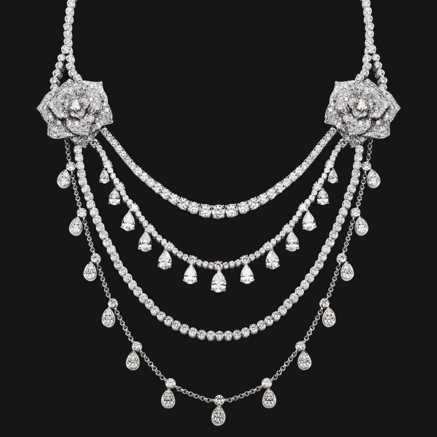 18K Fluid Lines Necklace 1