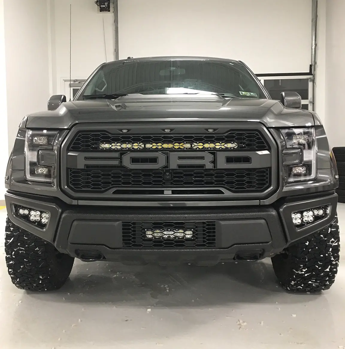 Ford Raptor 2017-2020 Onx6+ Lower Grille Led Kit 1