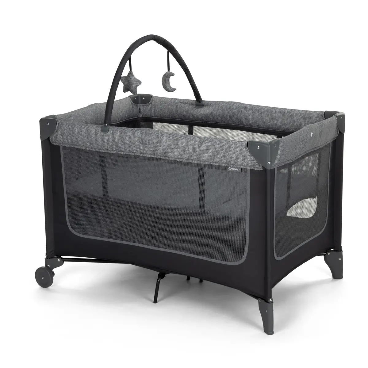 Basic 2-In-1 Play Yard With Bassinet 1