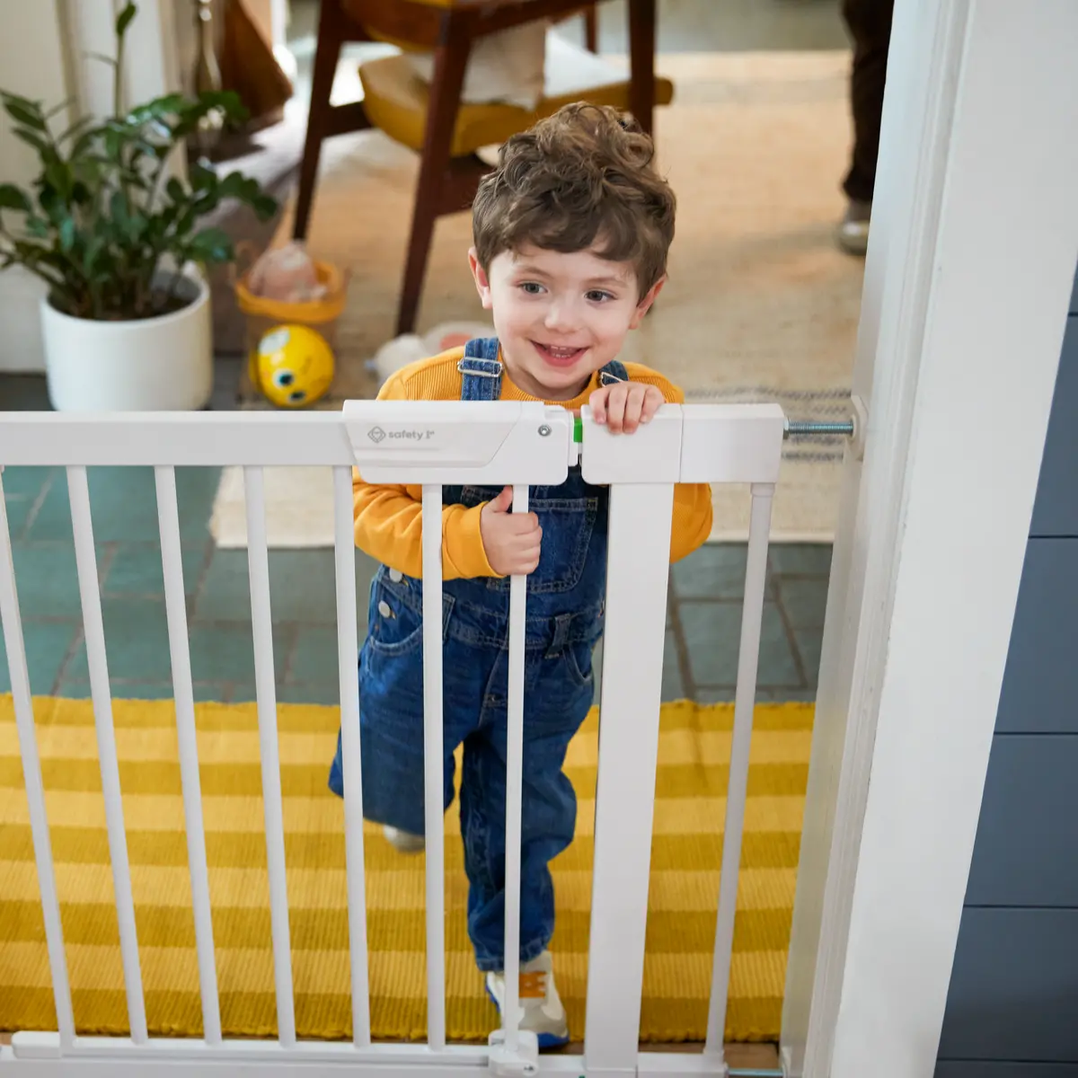 Pressure-Check Baby Gate With Securetech® (2 Pack) 2