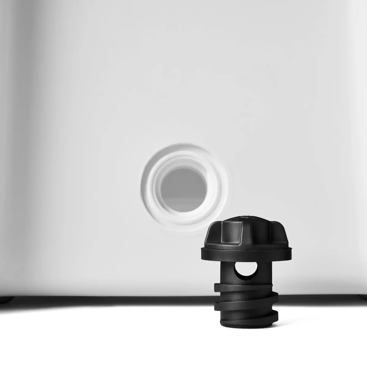 Tundra Drain Plug 1-Pack 2